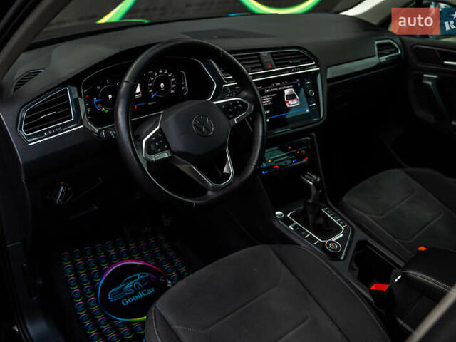 Чорний Фольксваген Тігуан, об'ємом двигуна 1.97 л та пробігом 186 тис. км за 33500 $, фото 46 на Automoto.ua