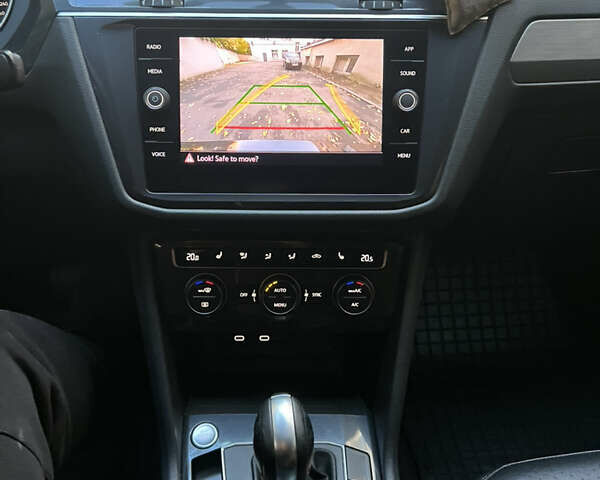 Чорний Фольксваген Тігуан, об'ємом двигуна 2 л та пробігом 56 тис. км за 23700 $, фото 17 на Automoto.ua