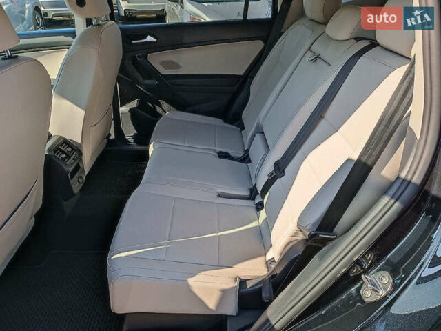 Черный Фольксваген Тигуан, объемом двигателя 2 л и пробегом 46 тыс. км за 22380 $, фото 14 на Automoto.ua