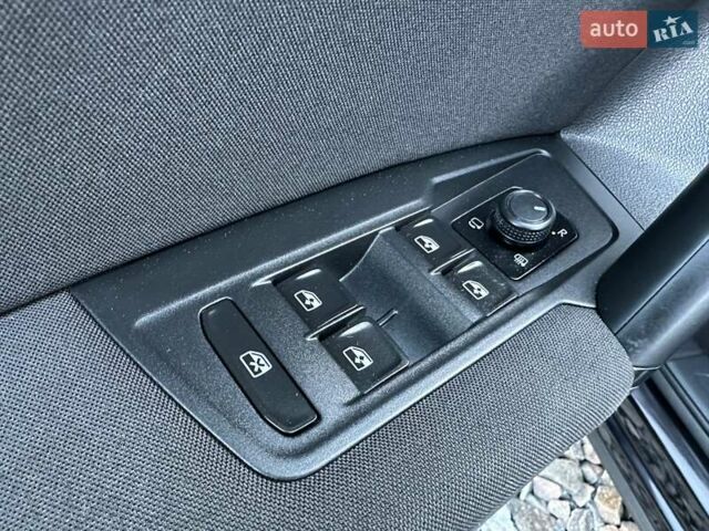 Черный Фольксваген Тигуан, объемом двигателя 2 л и пробегом 180 тыс. км за 29550 $, фото 42 на Automoto.ua