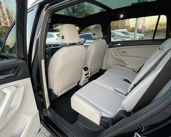 Черный Фольксваген Тигуан, объемом двигателя 2 л и пробегом 49 тыс. км за 25500 $, фото 27 на Automoto.ua