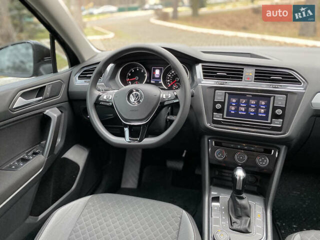 Чорний Фольксваген Тігуан, об'ємом двигуна 1.98 л та пробігом 44 тис. км за 18200 $, фото 20 на Automoto.ua