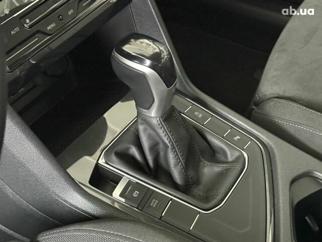 Чорний Фольксваген Тігуан, об'ємом двигуна 2 л та пробігом 56 тис. км за 33990 $, фото 13 на Automoto.ua