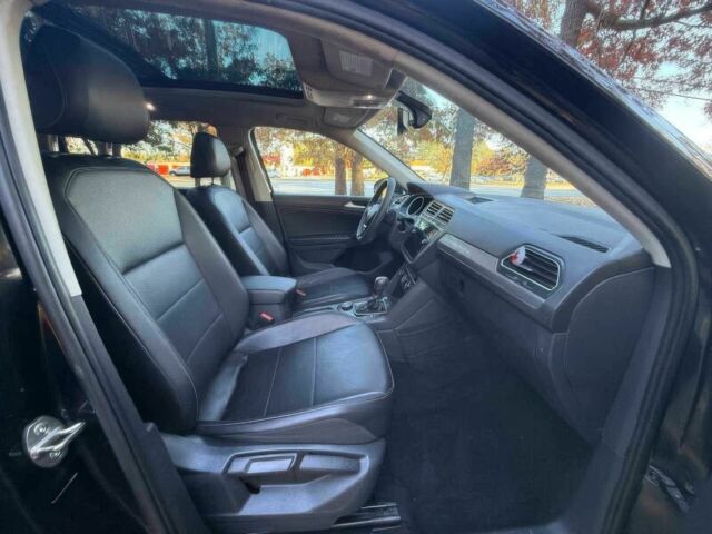 Чорний Фольксваген Тігуан, об'ємом двигуна 2 л та пробігом 26 тис. км за 12300 $, фото 8 на Automoto.ua