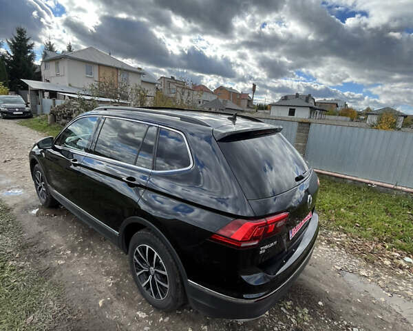 Черный Фольксваген Тигуан, объемом двигателя 2 л и пробегом 107 тыс. км за 21500 $, фото 3 на Automoto.ua