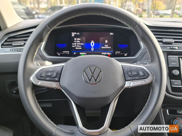 Чорний Фольксваген Тігуан, об'ємом двигуна 2 л та пробігом 25 тис. км за 28400 $, фото 13 на Automoto.ua