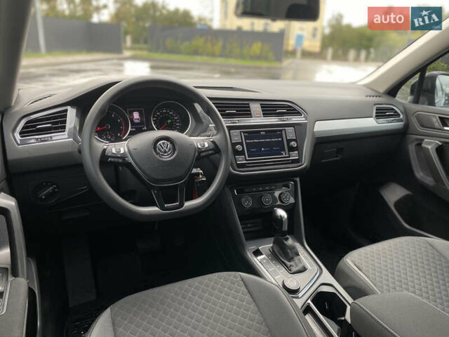 Чорний Фольксваген Тігуан, об'ємом двигуна 1.98 л та пробігом 44 тис. км за 19750 $, фото 24 на Automoto.ua