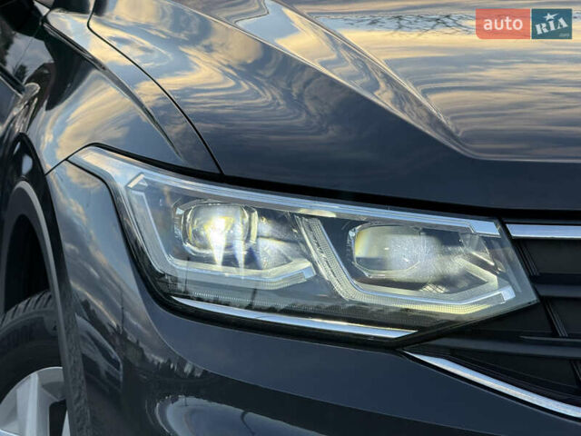 Черный Фольксваген Тигуан, объемом двигателя 2 л и пробегом 165 тыс. км за 29999 $, фото 18 на Automoto.ua