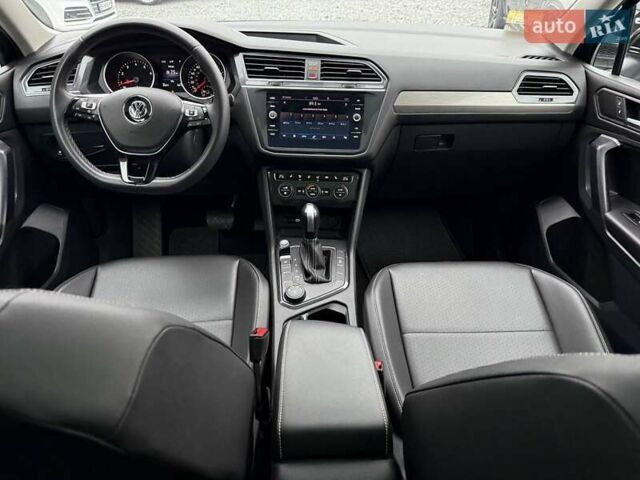 Черный Фольксваген Тигуан, объемом двигателя 1.98 л и пробегом 90 тыс. км за 21500 $, фото 59 на Automoto.ua