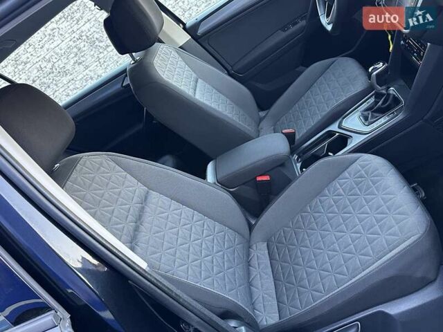 Черный Фольксваген Тигуан, объемом двигателя 2 л и пробегом 180 тыс. км за 29550 $, фото 94 на Automoto.ua