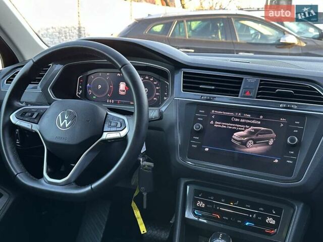 Черный Фольксваген Тигуан, объемом двигателя 2 л и пробегом 180 тыс. км за 29550 $, фото 89 на Automoto.ua