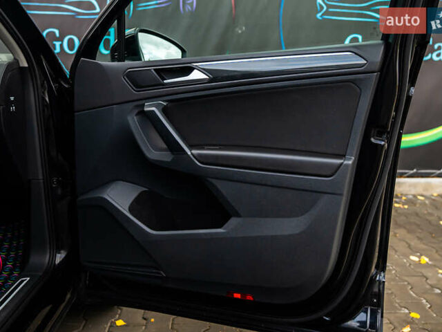 Чорний Фольксваген Тігуан, об'ємом двигуна 1.97 л та пробігом 186 тис. км за 33500 $, фото 54 на Automoto.ua