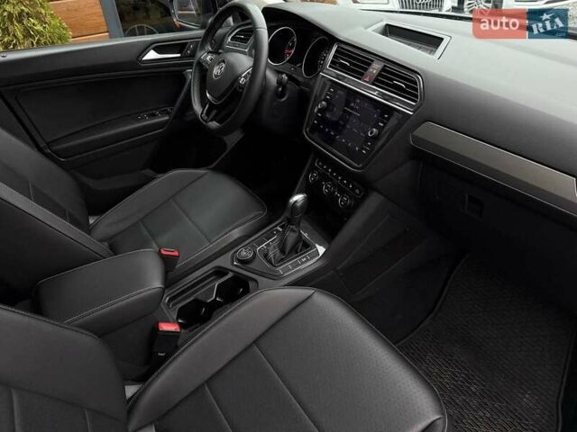 Черный Фольксваген Тигуан, объемом двигателя 1.98 л и пробегом 90 тыс. км за 21500 $, фото 70 на Automoto.ua