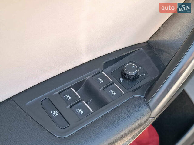 Черный Фольксваген Тигуан, объемом двигателя 2 л и пробегом 46 тыс. км за 22380 $, фото 24 на Automoto.ua