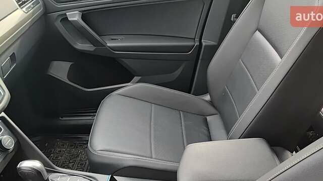Чорний Фольксваген Тігуан, об'ємом двигуна 2 л та пробігом 123 тис. км за 22500 $, фото 30 на Automoto.ua