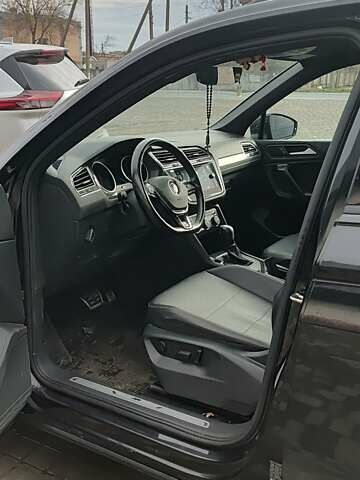 Чорний Фольксваген Тігуан, об'ємом двигуна 2 л та пробігом 123 тис. км за 22500 $, фото 32 на Automoto.ua