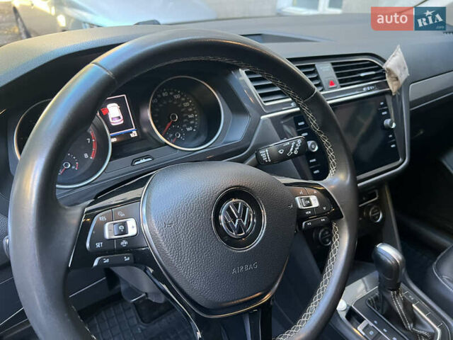 Чорний Фольксваген Тігуан, об'ємом двигуна 2 л та пробігом 56 тис. км за 23700 $, фото 11 на Automoto.ua