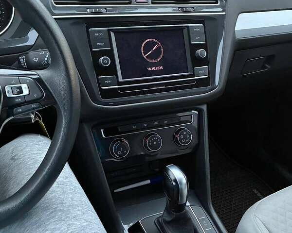 Черный Фольксваген Тигуан, объемом двигателя 1.98 л и пробегом 100 тыс. км за 19500 $, фото 11 на Automoto.ua