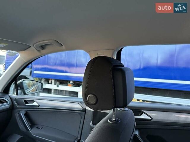 Черный Фольксваген Тигуан, объемом двигателя 2 л и пробегом 180 тыс. км за 29550 $, фото 85 на Automoto.ua