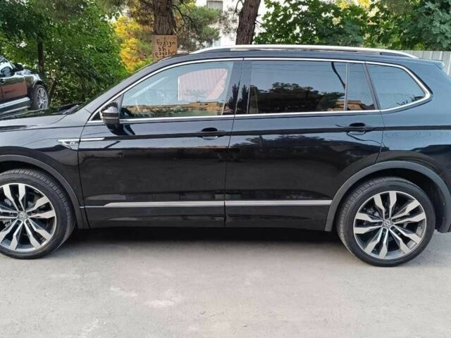 Черный Фольксваген Тигуан, объемом двигателя 0 л и пробегом 72 тыс. км за 14700 $, фото 2 на Automoto.ua