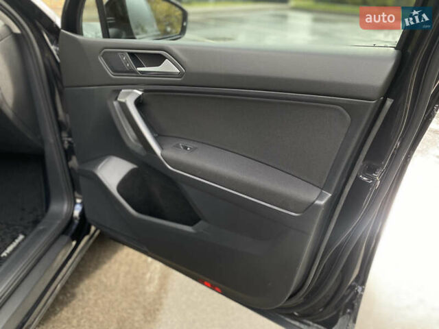 Чорний Фольксваген Тігуан, об'ємом двигуна 1.98 л та пробігом 44 тис. км за 19750 $, фото 32 на Automoto.ua