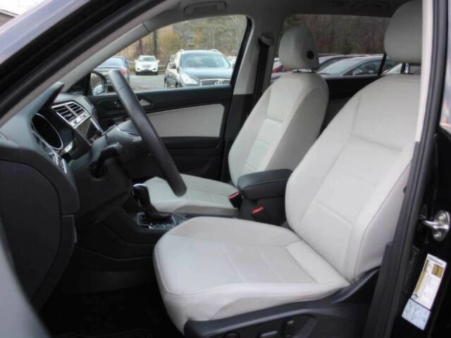 Черный Фольксваген Тигуан, объемом двигателя 2 л и пробегом 15 тыс. км за 17000 $, фото 8 на Automoto.ua