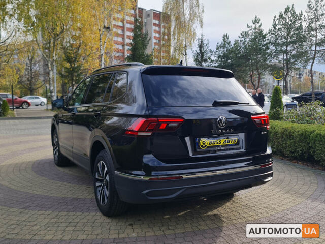 Чорний Фольксваген Тігуан, об'ємом двигуна 2 л та пробігом 25 тис. км за 28400 $, фото 4 на Automoto.ua
