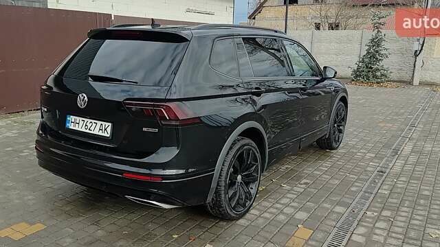 Чорний Фольксваген Тігуан, об'ємом двигуна 2 л та пробігом 123 тис. км за 22500 $, фото 3 на Automoto.ua