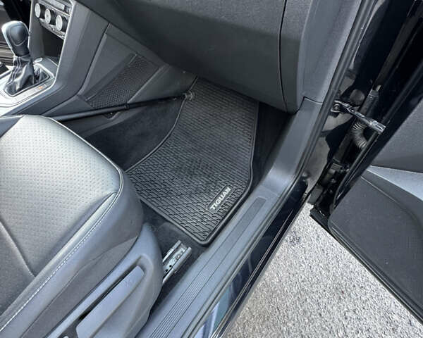 Черный Фольксваген Тигуан, объемом двигателя 1.98 л и пробегом 56 тыс. км за 28000 $, фото 12 на Automoto.ua