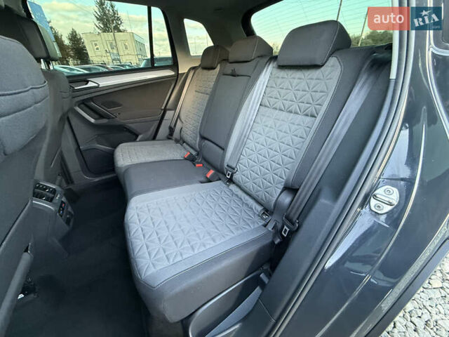 Черный Фольксваген Тигуан, объемом двигателя 2 л и пробегом 165 тыс. км за 29999 $, фото 46 на Automoto.ua