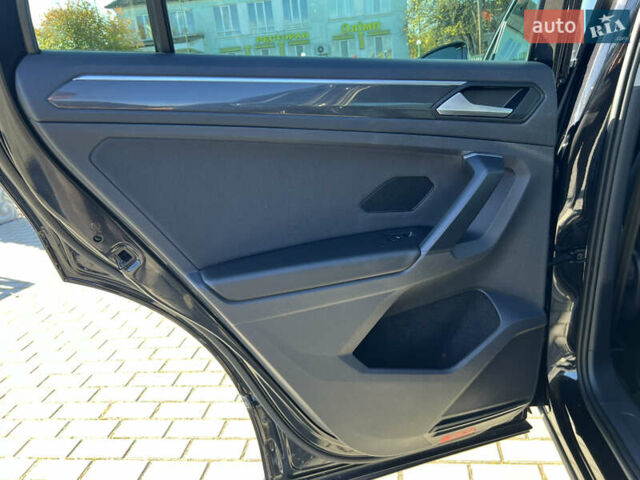 Чорний Фольксваген Тігуан, об'ємом двигуна 1.97 л та пробігом 235 тис. км за 26588 $, фото 18 на Automoto.ua