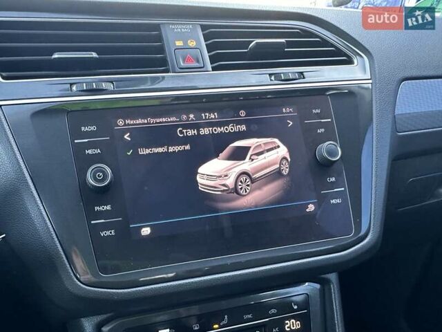 Черный Фольксваген Тигуан, объемом двигателя 2 л и пробегом 180 тыс. км за 29550 $, фото 64 на Automoto.ua