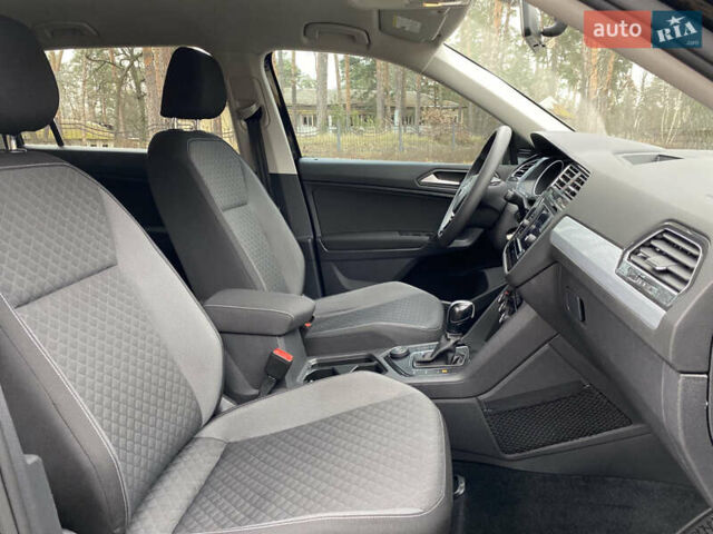 Чорний Фольксваген Тігуан, об'ємом двигуна 1.98 л та пробігом 44 тис. км за 18200 $, фото 29 на Automoto.ua