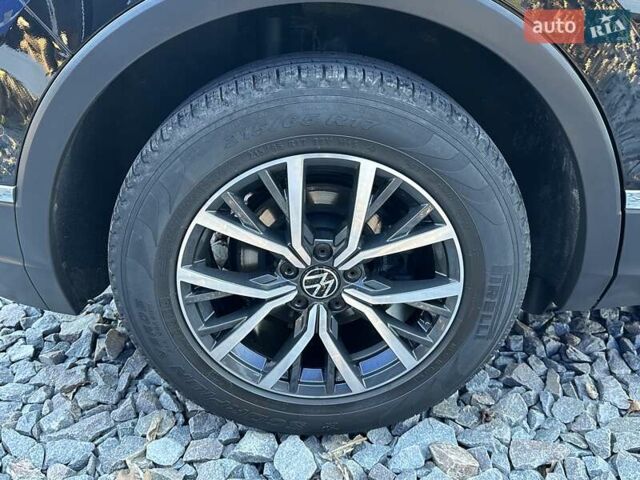 Черный Фольксваген Тигуан, объемом двигателя 2 л и пробегом 180 тыс. км за 29550 $, фото 20 на Automoto.ua