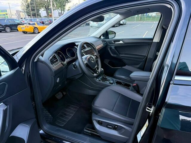 Чорний Фольксваген Тігуан, об'ємом двигуна 2 л та пробігом 11 тис. км за 6300 $, фото 8 на Automoto.ua