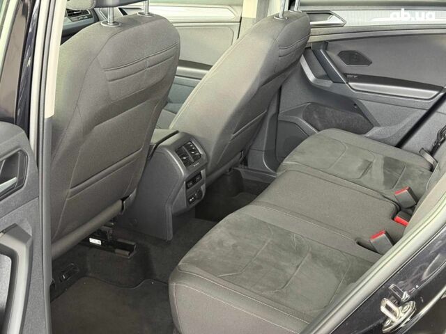 Чорний Фольксваген Тігуан, об'ємом двигуна 2 л та пробігом 56 тис. км за 33990 $, фото 15 на Automoto.ua