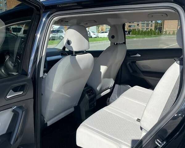 Черный Фольксваген Тигуан, объемом двигателя 2 л и пробегом 49 тыс. км за 20300 $, фото 1 на Automoto.ua