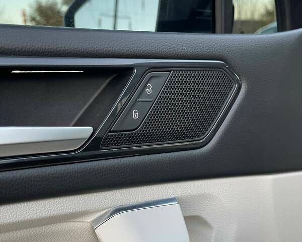 Черный Фольксваген Тигуан, объемом двигателя 2 л и пробегом 49 тыс. км за 25500 $, фото 10 на Automoto.ua