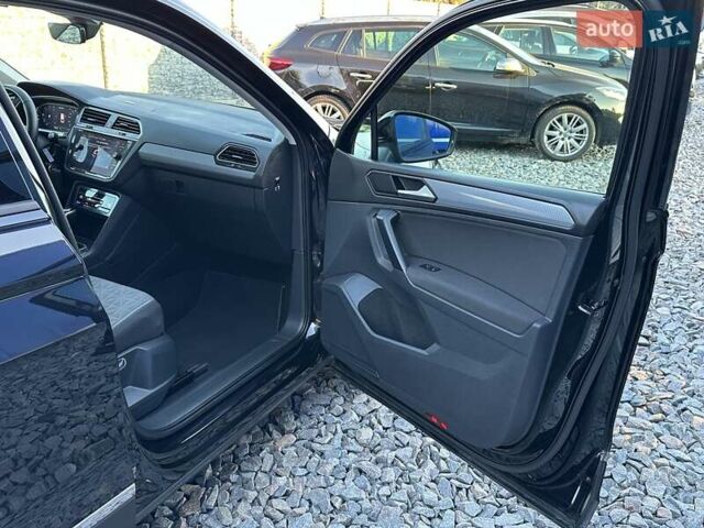 Черный Фольксваген Тигуан, объемом двигателя 2 л и пробегом 180 тыс. км за 29550 $, фото 90 на Automoto.ua