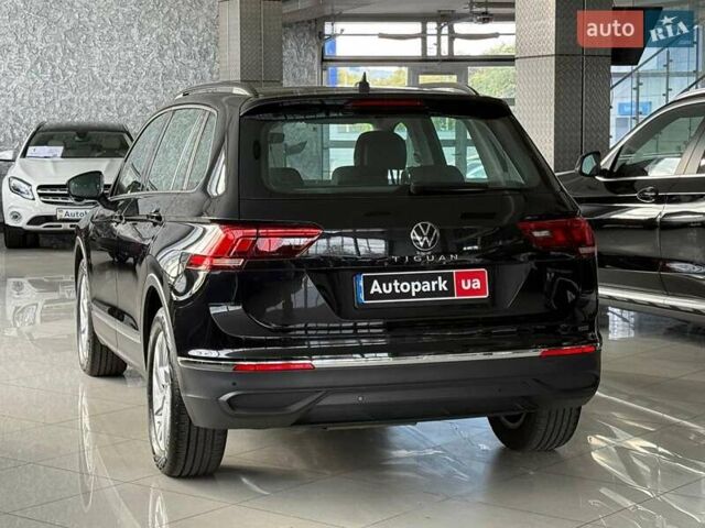 Черный Фольксваген Тигуан, объемом двигателя 2 л и пробегом 56 тыс. км за 33990 $, фото 4 на Automoto.ua