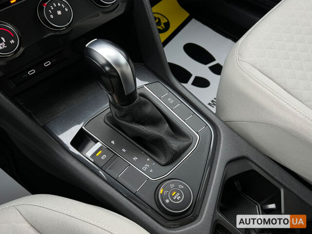 Чорний Фольксваген Тігуан, об'ємом двигуна 2 л та пробігом 37 тис. км за 25800 $, фото 19 на Automoto.ua