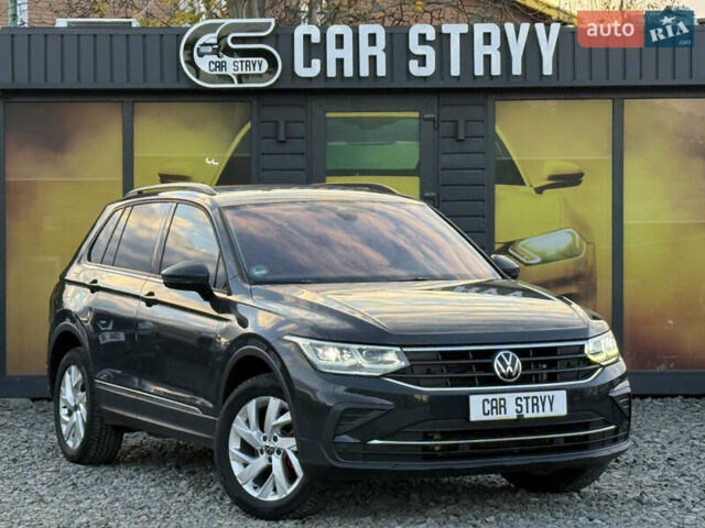 Черный Фольксваген Тигуан, объемом двигателя 2 л и пробегом 165 тыс. км за 29999 $, фото 1 на Automoto.ua
