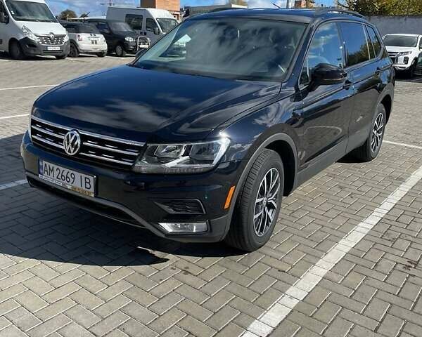 Черный Фольксваген Тигуан, объемом двигателя 2 л и пробегом 49 тыс. км за 20300 $, фото 2 на Automoto.ua