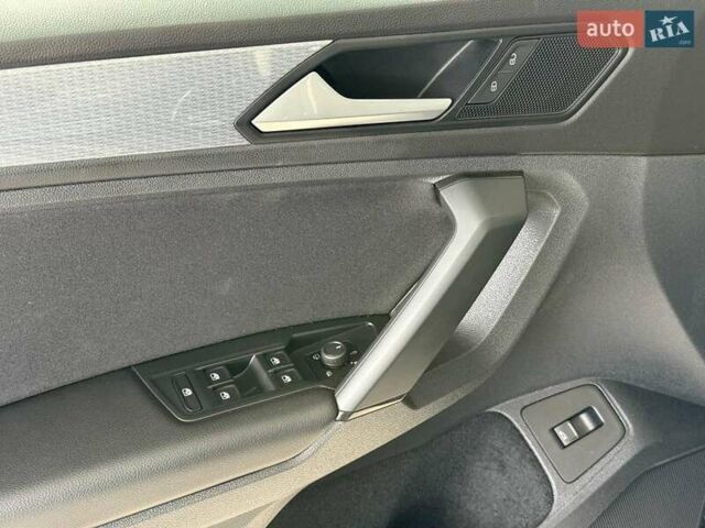 Черный Фольксваген Тигуан, объемом двигателя 2 л и пробегом 56 тыс. км за 33990 $, фото 11 на Automoto.ua