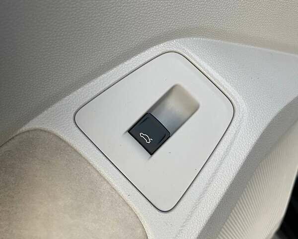 Черный Фольксваген Тигуан, объемом двигателя 2 л и пробегом 49 тыс. км за 25500 $, фото 12 на Automoto.ua