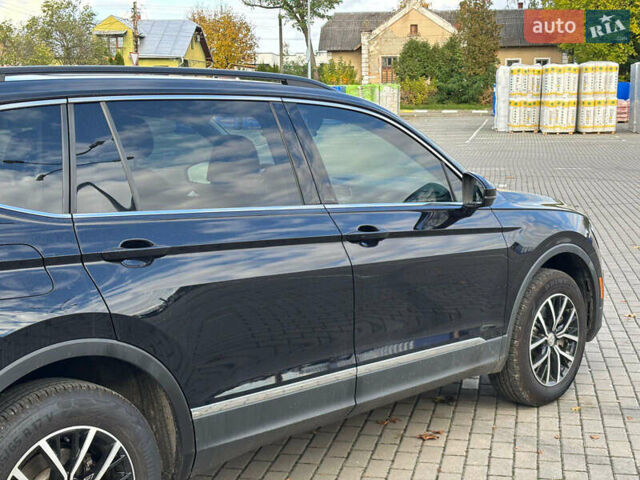 Черный Фольксваген Тигуан, объемом двигателя 2 л и пробегом 101 тыс. км за 22750 $, фото 5 на Automoto.ua