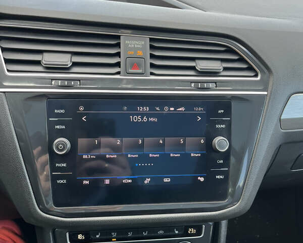 Черный Фольксваген Тигуан, объемом двигателя 2 л и пробегом 107 тыс. км за 21500 $, фото 15 на Automoto.ua