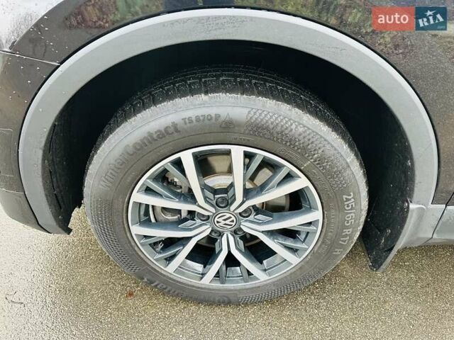 Черный Фольксваген Тигуан, объемом двигателя 2 л и пробегом 40 тыс. км за 17999 $, фото 21 на Automoto.ua