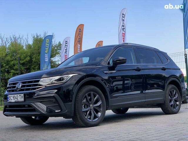 Чорний Фольксваген Тігуан, об'ємом двигуна 2 л та пробігом 10 тис. км за 27955 $, фото 1 на Automoto.ua