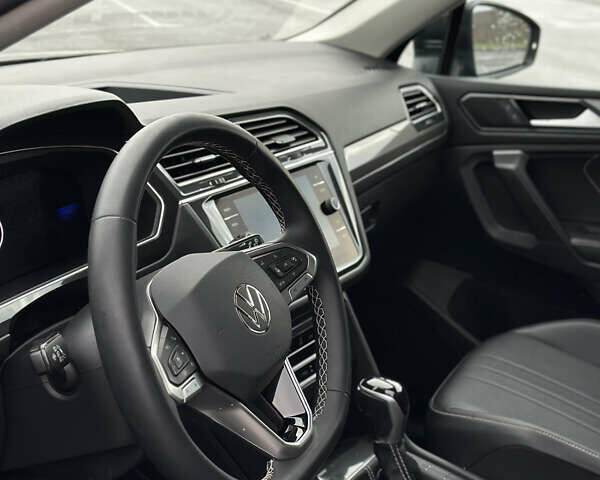 Черный Фольксваген Тигуан, объемом двигателя 2 л и пробегом 137 тыс. км за 22300 $, фото 30 на Automoto.ua